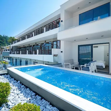 Lägenhetshotell Aloe Elegant 4*