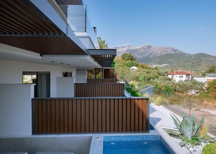 アパートホテル Aloe Elegant 4*